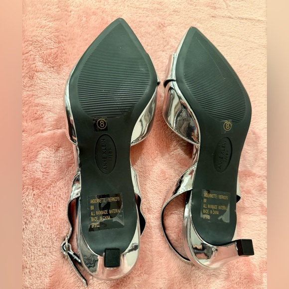 Anne Klein Metallic Silver Bernette Bow Pump heels /size 8.5 - Picture 8 of 8